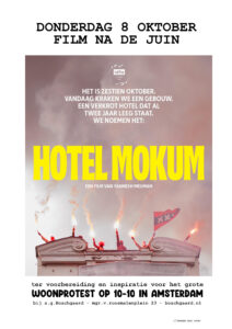 filmposter voor hotel mokum, met een groepje krakers op het dak van hun pand met vlaggen en fakkels